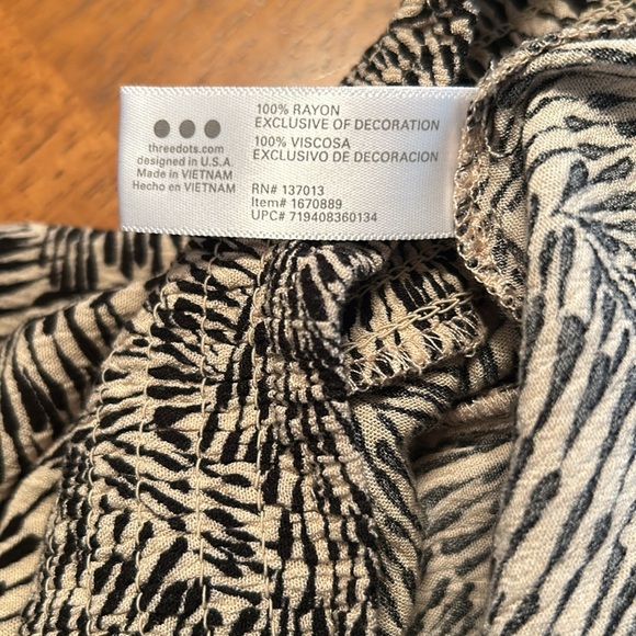 Womens pull on shorts size medium. - Picture 5 of 5